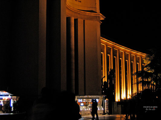 Bild: Trocadéro mit Palais de Chaillot bei Nacht in Paris