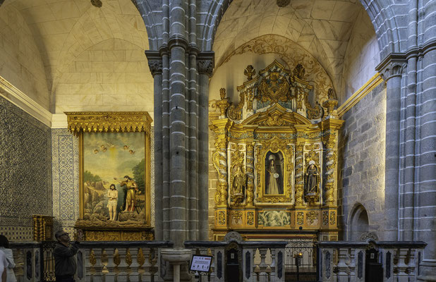 Bild: Seitenkapellen in der Igreja de São Francisco in Évora 