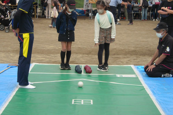 🏃ボッチャ体験会🏃　うまく投げられたかな？パラリンピックの正式種目の体験会は、老若男女問わず多くの方々で大盛況でした。