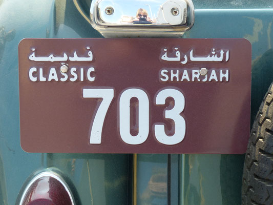 in den VAE gibt es sogar spezielle Kennzeichen für historische Fahrzeuge! (gesehen in Dubai, der Wagen stammt aus dem 30 km entfernt benachbarten Sharjah))