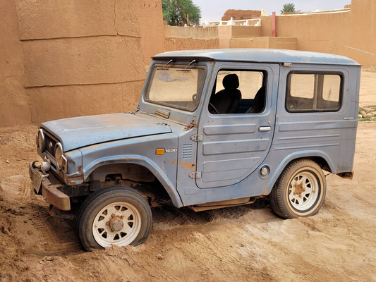 Der Daihatsu-Jeep hat schon bessere Tage gesehen.....