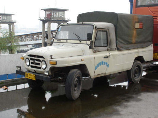 CHINA: "Beijing"-Jeep aus heimischer Produktion