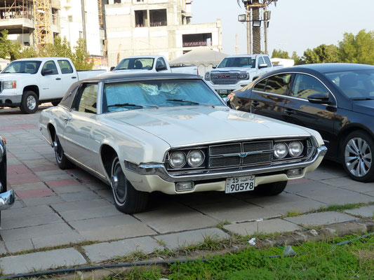 Ebenfalls in Kuwait 2017 gesehen: 69er Ford Thunderbird Landau