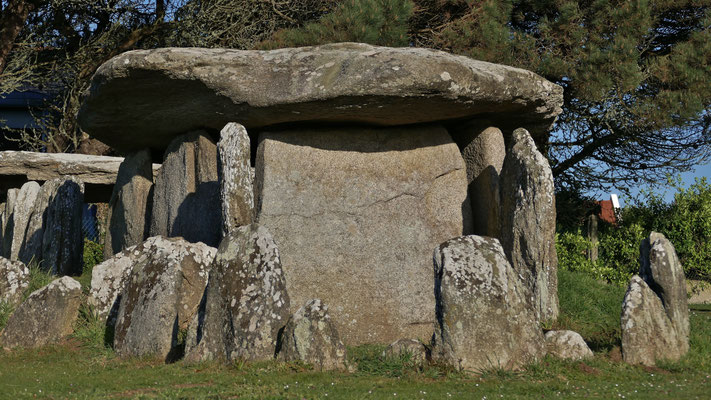 Pors Poulhan, Plouhinec, Menez Dregan, Galeriegrab, Dolmen