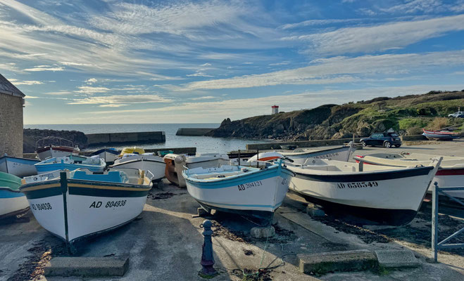 Pors Poulhan, Hafen Cap Sizun, Pays Bigouden, Boote an Land im Hafen