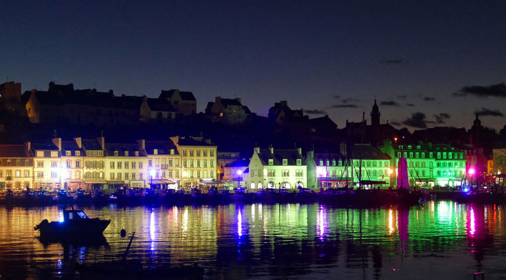Weihnachtsbeleuchtung in Audierne, Cap Sizun, Bretagne