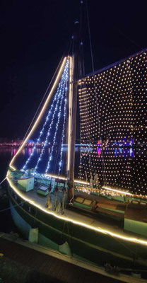 Weihnachtsbeleuchtung in Audierne, Cap Sizun, Bretagne