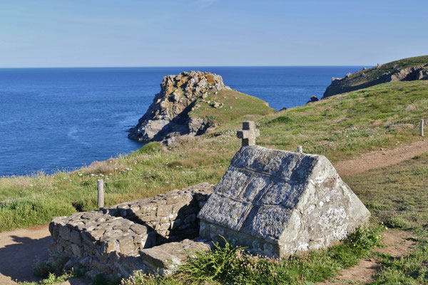 Die Pointe du Van mit der Chapelle de Saint They, Cap Sizun, Bretagne