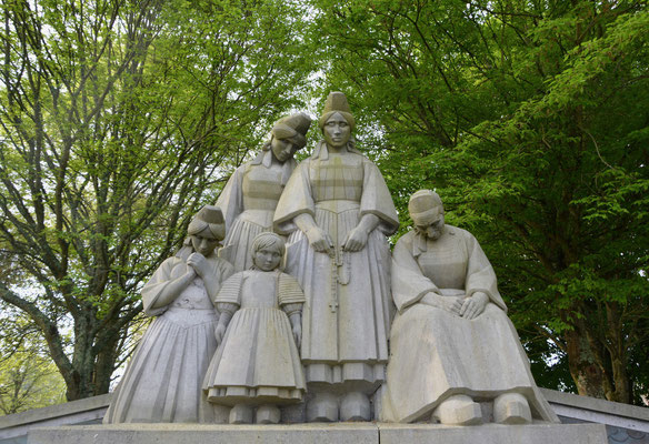 Monument aux Bigoudens in Pont l' Abbé