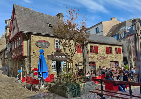 Quimper, alte Fachwerkhäuser, Schnitzereien, Figuren, Bretagne, Cornouaille