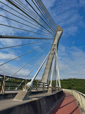 Landévennec, Brücke von Térénez,  Blick auf die Aulne, Schrägseilbrücke