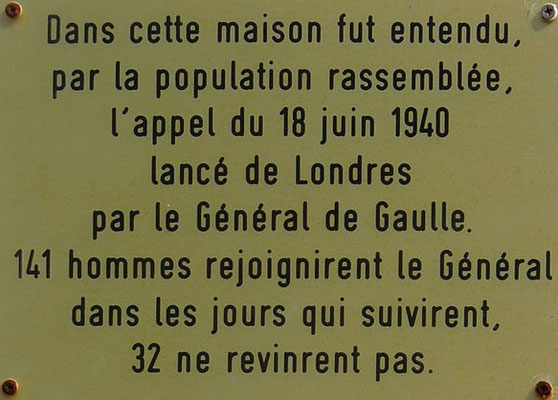 Gedenktafel auf der Île de Sein zu Ehren der Inselbewohner, die dem Aufruf De Gaulles folgten