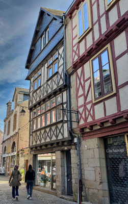 Quimper, alte Fachwerkhäuser, Schnitzereien, Figuren, Bretagne, Cornouaille