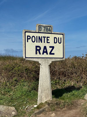 Pointe du Raz, Cap Sizun, altes Strassenschlid
