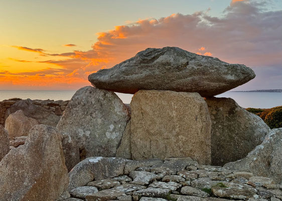 Pors Poulhan, Plouhinec, Menez Dregan, Galeriegrab, Dolmen