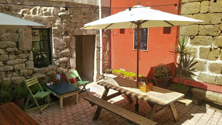 Das Café du Marché in Audierne, Cap Sizun, Finistère, Bretagne