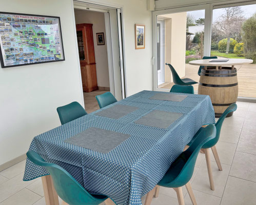 Essen mit Meerblick im Wintergarten von Ferienhaus Tal Ar Mor bei Audierne