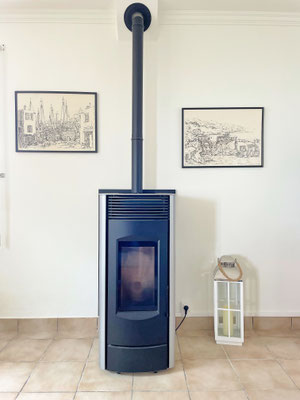 Gemütliche Wärme mit dem modernen Pelletofen, Ferienhaus Tal Ar Mor, Plouhinec, Bretagne