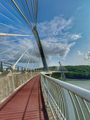 Landévennec, Brücke von Térénez,  Blick auf die Aulne, Schrägseilbrücke