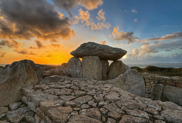 Pors Poulhan, Plouhinec, Menez Dregan, Galeriegrab, Dolmen