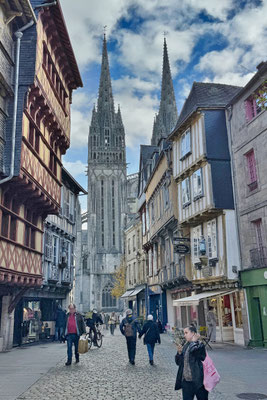 Quimper, alte Fachwerkhäuser, Schnitzereien, Figuren, Bretagne, Cornouaille