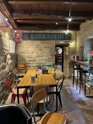 Das Café du Marché in Audierne, Cap Sizun, Finistère, Bretagne