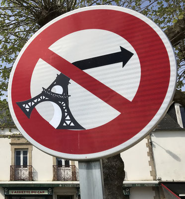 Strassenschilder am Cap Sizun, Clet Abraham, Künstler