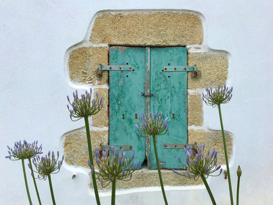 Bretagne, typisches Steinhaus, Plouhinec, Bucht von Audierne
