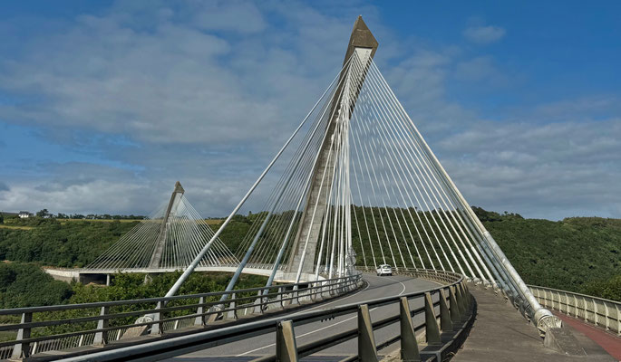 Landévennec, Brücke von Térénez,  Blick auf die Aulne, Schrägseilbrücke
