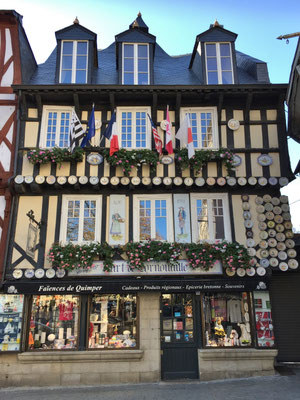 Quimper, alte Fachwerkhäuser, Schnitzereien, Figuren, Bretagne, Cornouaille