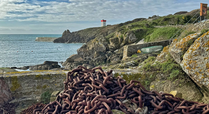 Pors Poulhand, der Leuchtturm, Hafen, Cap Sizun, Bucht von Audierne