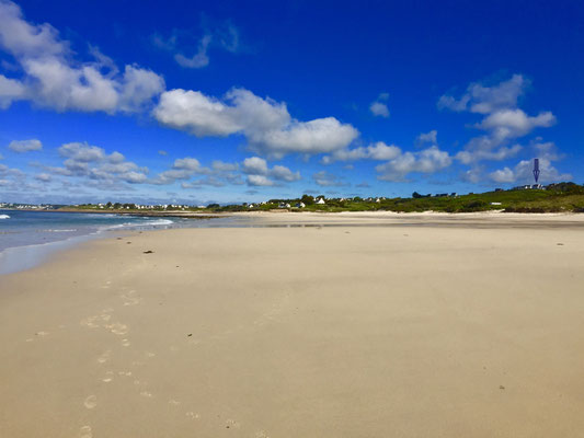 Ferienhaus Ker Armor in Plouhinec, gesehen vom Strand von Mesperleuc, Finistère