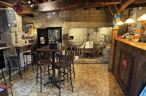 Das Café du Marché in Audierne, Cap Sizun, Finistère, Bretagne