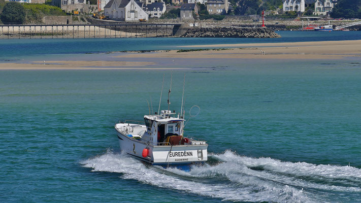 Audierne Hafeneinfahrt, Fischerboot