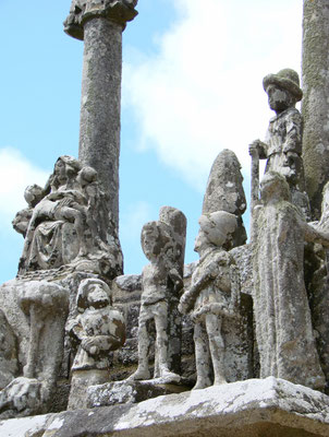 Die Kirche Notre Dame de Tronoën und der Calvaire, Pays Bigouden, Finistère, Bretagne