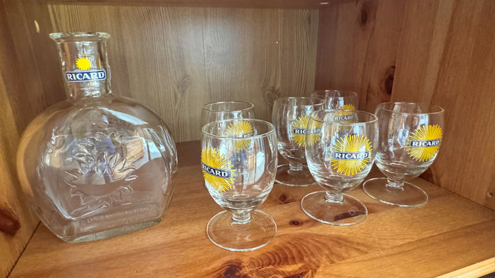 Ein Blick in den Gläserschrank, Ferienhaus Tal Ar Mor in Plouhinec