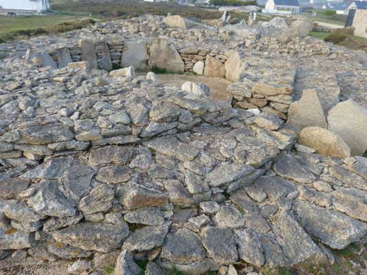 Pors Poulhan, Plouhinec, Menez Dregan, Galeriegrab, Dolmen