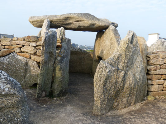 Pors Poulhan, Plouhinec, Menez Dregan, Galeriegrab, Dolmen