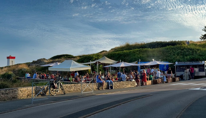 Pors Poulhan, Bar les Côtiers und Roulotte â Crêpes