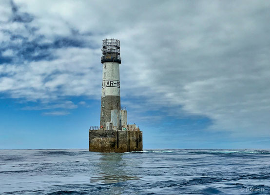 Leuchtturm Ar-Men, die Hölle der Höllen, im Atlantik hinter der Île de Sein