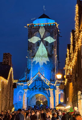 Weihnachtsbeleuchtung und Weihnachtsmarkt in Locronan, Finistère