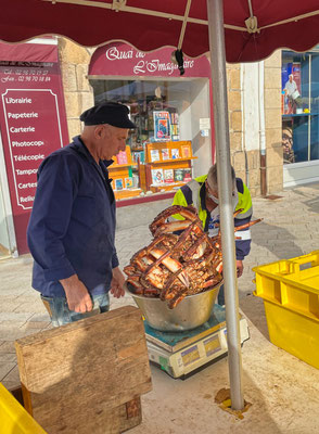 Markt in Audierne, Cap Sizun, Seespinne
