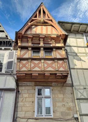 Quimper, alte Fachwerkhäuser, Schnitzereien, Figuren, Bretagne, Cornouaille