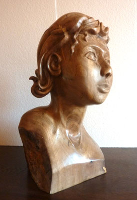 Noyer H 48 cm.