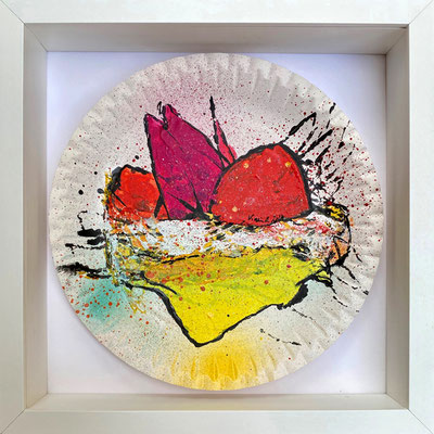 Karin Angerer | transformierter Pappteller (8) | 23 x 23 cm im Objektrahmen 27 x 27 x 6 cm | Acrylic on paper plate (Pappteller) | 2024 | b491