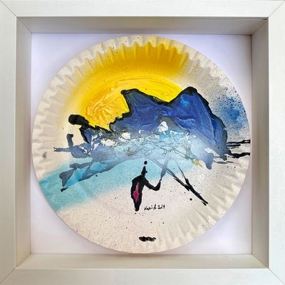 Karin Angerer | transformierter Pappteller (9) | 23 x 23 cm im Objektrahmen 27 x 27 x 6 cm | Acrylic on paper plate (Pappteller) | 2024 | b492