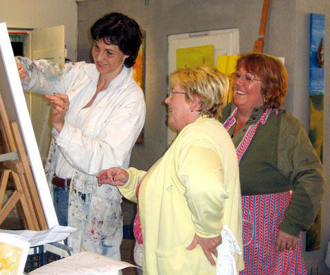 ART. Atelier Karin Angerer: Erlebe Kreativität bei deinem individuellen Acryl-Malkurs. Als Einzelunterricht oder gemeinsam mit Freunden und Familie.