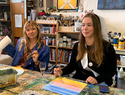 ART. Atelier Karin Angerer | Mal-Workshop für JGA, Geburtstagsparty oder kreativen Event | Feiert einen besonderen Tag mit einem kreativen Event, das Spaß macht und verbindet!