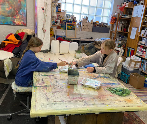 ART. Atelier Karin Angerer | Individueller Kinder Malkurs | Für Kinder ab 6 Jahren! | Als Einzelunterricht oder gemeinsam mit Freunden und Familie. Lass dein Kind kreativ werden und die Freude am Malen entdecken!