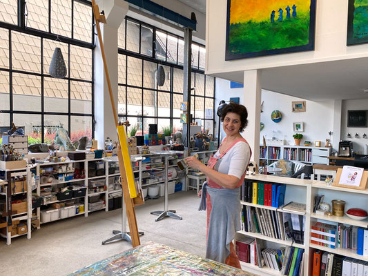 ART. Atelier Karin Angerer | Kreative Freiheit: 1 oder 2 Tage buchbar: Acryl-Malkurs